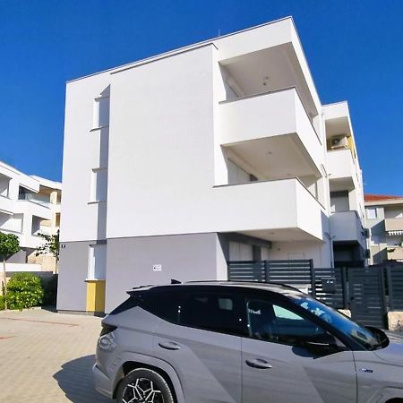 Ferienwohnung Nova Excellence Novalja Exterior foto