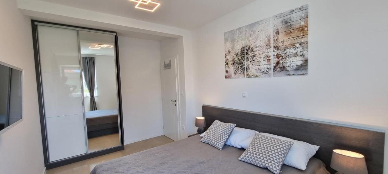 Ferienwohnung Nova Excellence Novalja Exterior foto