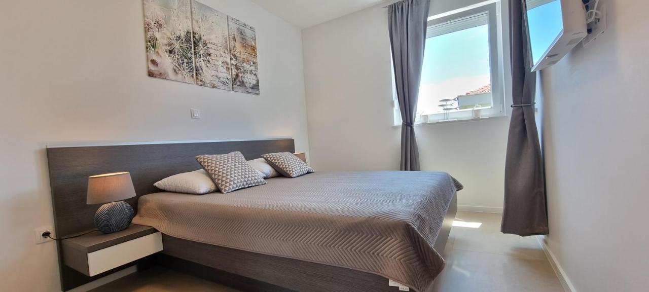 Ferienwohnung Nova Excellence Novalja Exterior foto